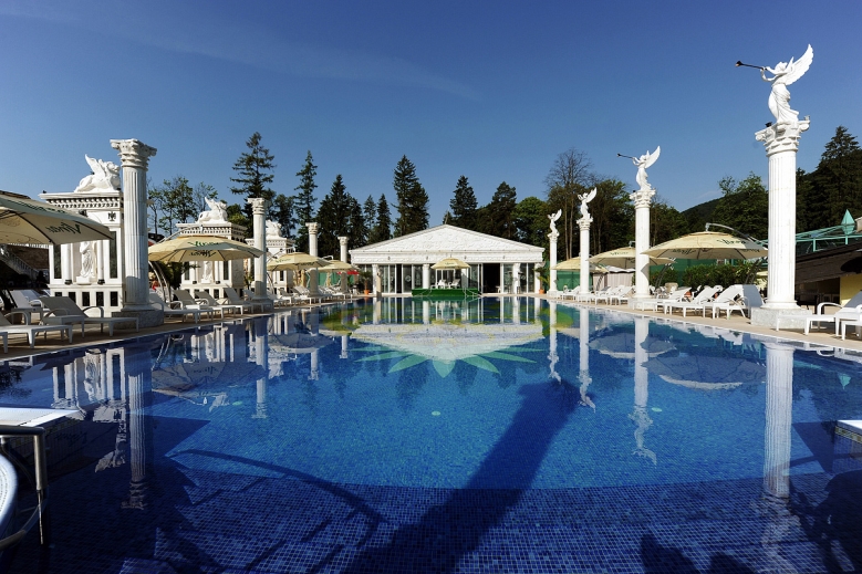 bazén v hotelu Aphrodite Palace