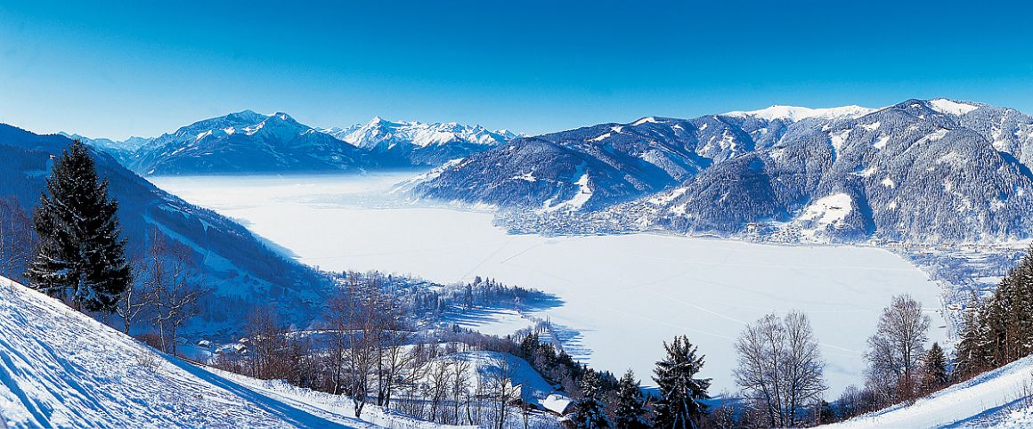 Zamrzlé Zellské jezero s Kitzsteinhornem v pozadí